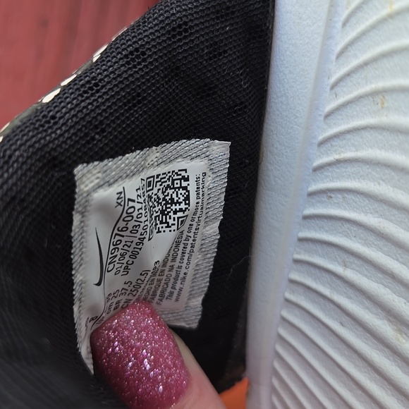 Nike Kids Slide Sandals - Black and White Snake Reptile Print - Picture 3 of 5